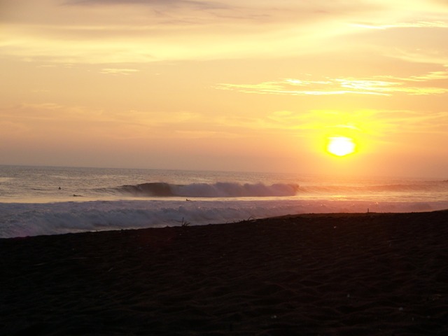 Perfect wave and sunset at Playa Hermosa